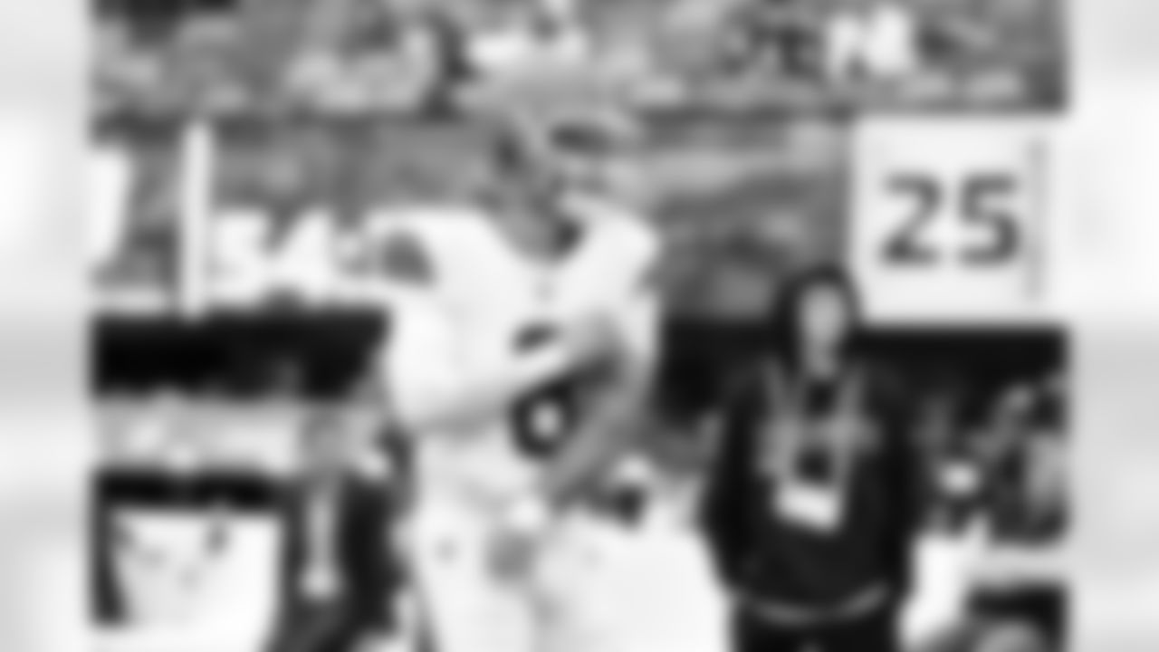 Quarterback Dillon Gabriel (8) before a NFL football game between the Cleveland Browns and New York Jets on November 9, 2025 at MetLife Stadium.