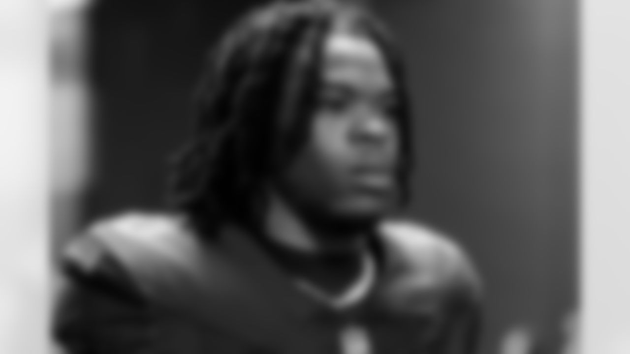 Running back Quinshon Judkins (10) before a NFL football game between the Tennessee Titans and Cleveland Browns on December 7, 2025 at Huntington Bank Field. The Browns lost 29-31.