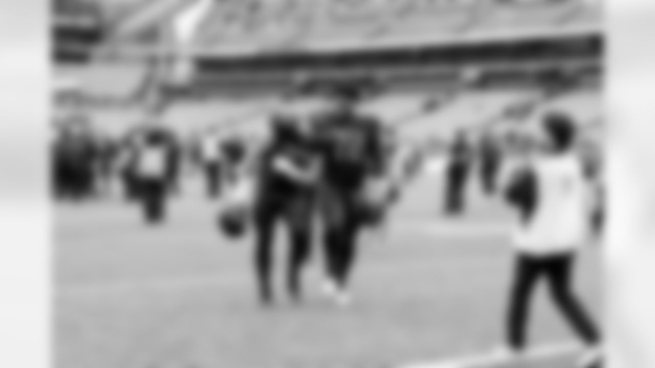 The Browns celebrate after a NFL football game between the Miami Dolphins and Cleveland Browns on October 19, 2025 at Huntington Bank Field.