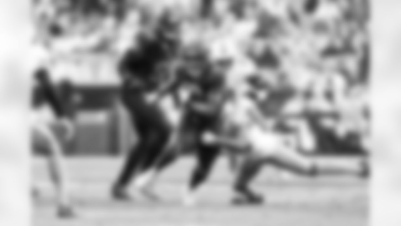 Running back Quinshon Judkins (10) during a NFL football game between the Miami Dolphins and Cleveland Browns on October 19, 2025 at Huntington Bank Field.