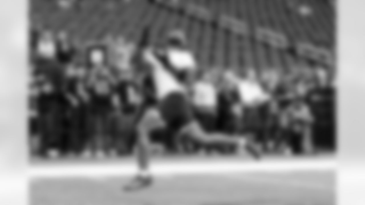 Wide receiver Malachi Corley (83) before a NFL football game between the Cleveland Browns and Las Vegas Raiders on November 23, 2025 at Allegiant Stadium.