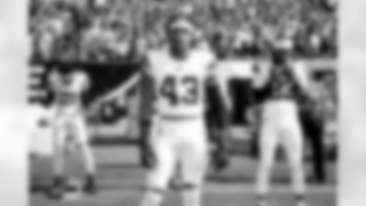 Linebacker Mohamoud Diabate (43)