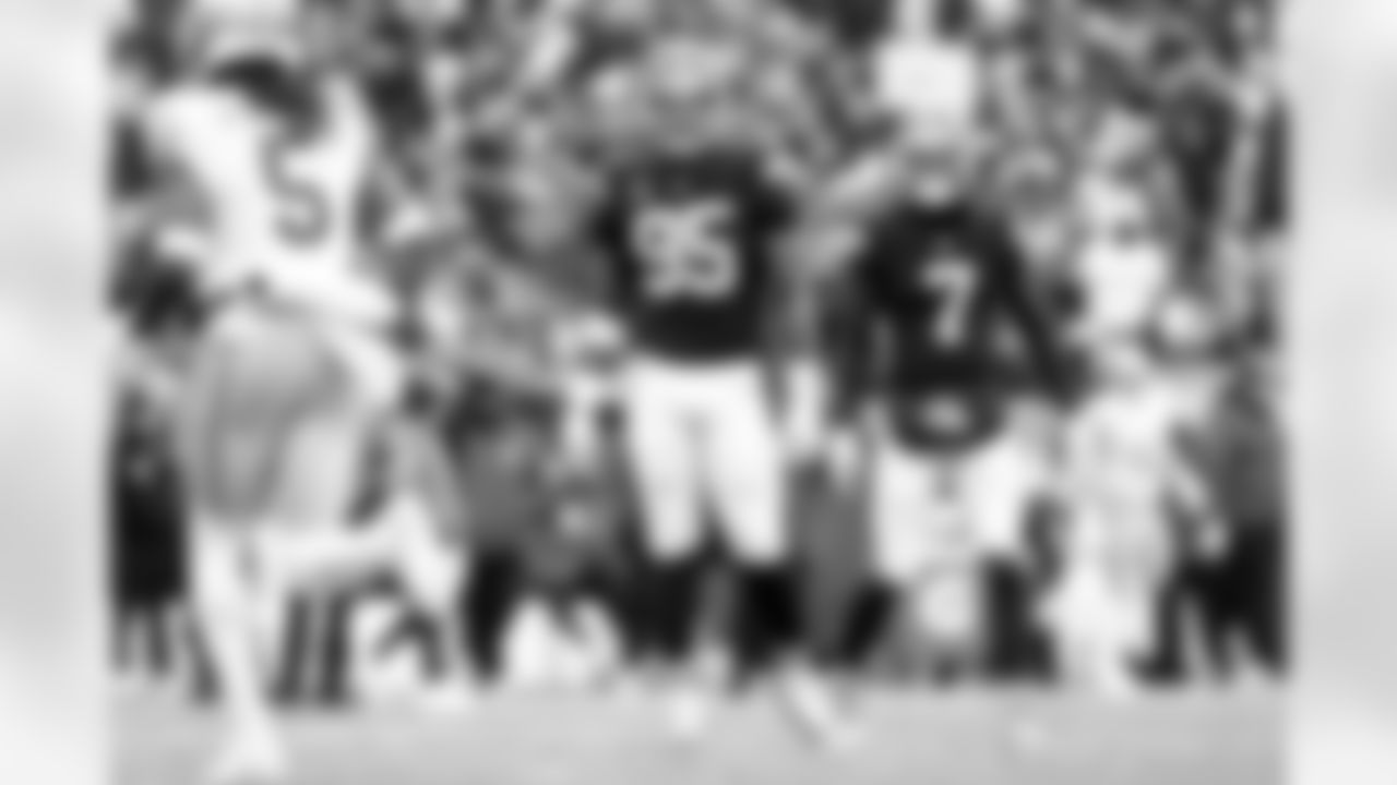 Defensive end Myles Garrett (95) and Cornerback Tyson Campbell (7) during a NFL football game between the San Francisco 49ers and Cleveland Browns on November 30, 2025 at Huntington Bank Field.