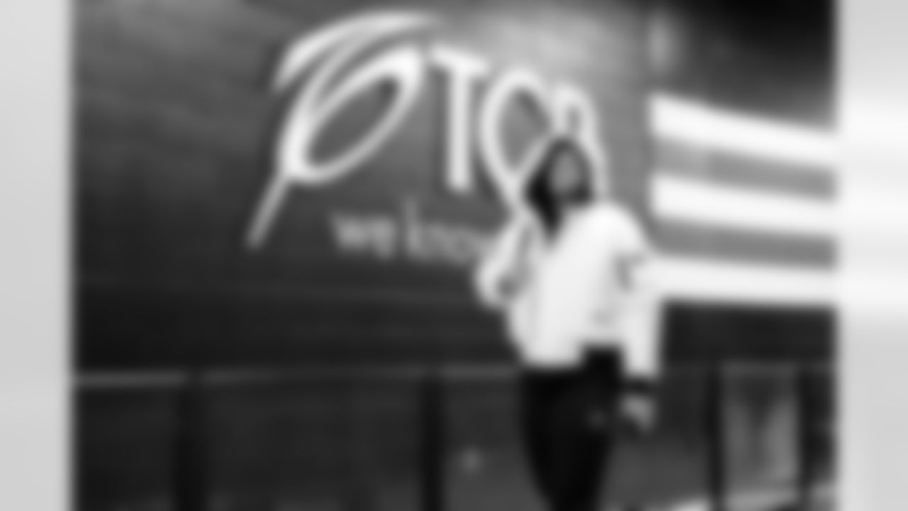 Offensive guard Teven Jenkins (74) before a NFL football game between the Tennessee Titans and Cleveland Browns on December 7, 2025 at Huntington Bank Field.