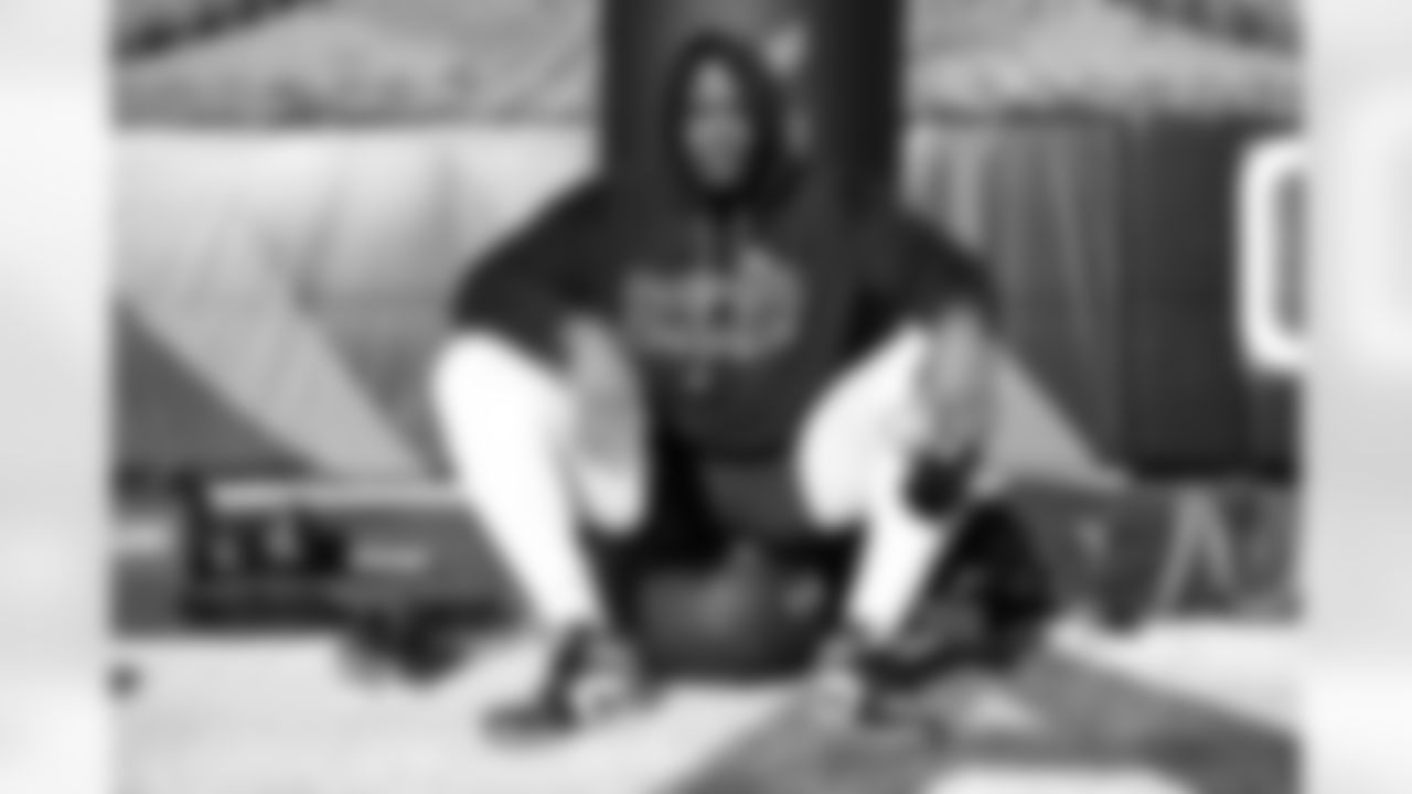 Offensive tackle Cornelius Lucas (71) before a NFL football game between the Cleveland Browns and Cincinnati Bengals on January 4, 2026 at Paycor Stadium.