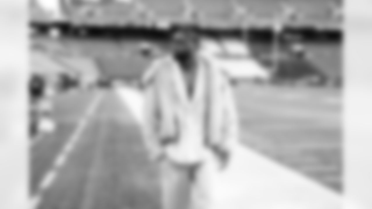 Cornerback Denzel Ward (21) before a NFL football game between the Buffalo Bills and Cleveland Browns on December 21, 2025 at Huntington Bank Field.