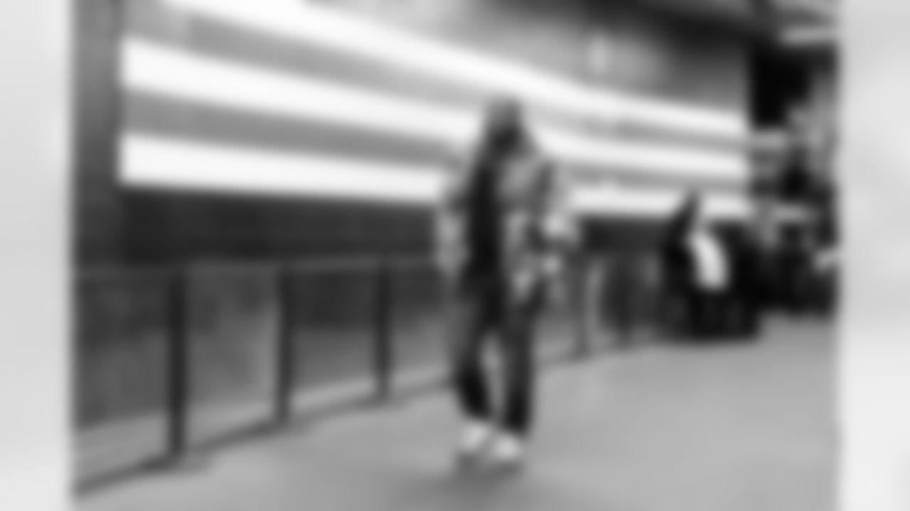 Defensive tackle Shelby Harris (93) before a NFL football game between the Pittsburgh Steelers and Cleveland Browns on December 28, 2025 at Huntington Bank Field.