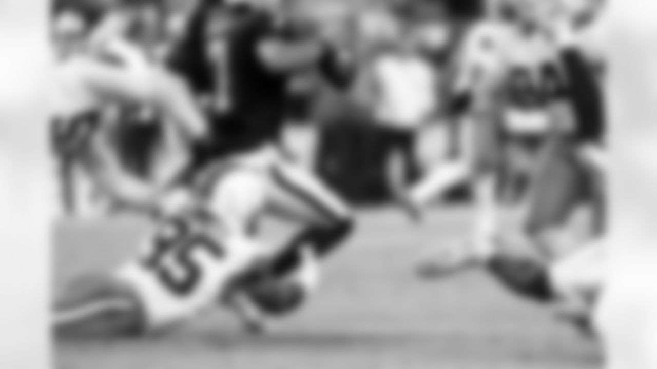 Defensive end Myles Garrett (95) during a NFL football game between the Cleveland Browns and Las Vegas Raiders on November 23, 2025 at Allegiant Stadium. The Browns won 24-10.