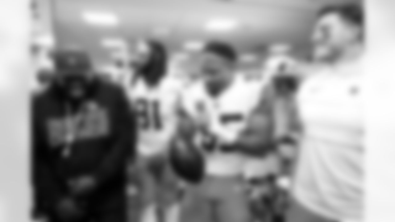 The Browns celebrate after a NFL football game between the Cleveland Browns and Cincinnati Bengals on January 4, 2026 at Paycor Stadium.