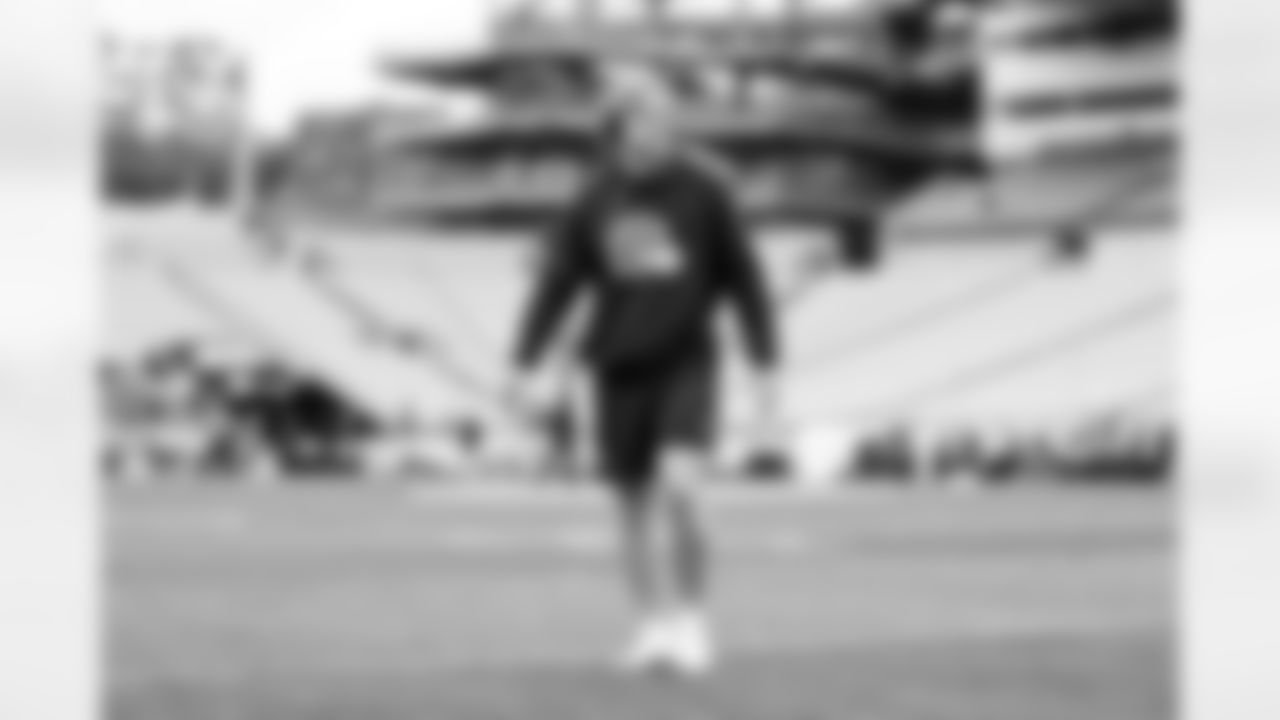 Linebacker Carson Schwesinger (49) before a NFL football game between the Cleveland Browns and Pittsburgh Steelers on October 12, 2025 at Acrisure Stadium.
