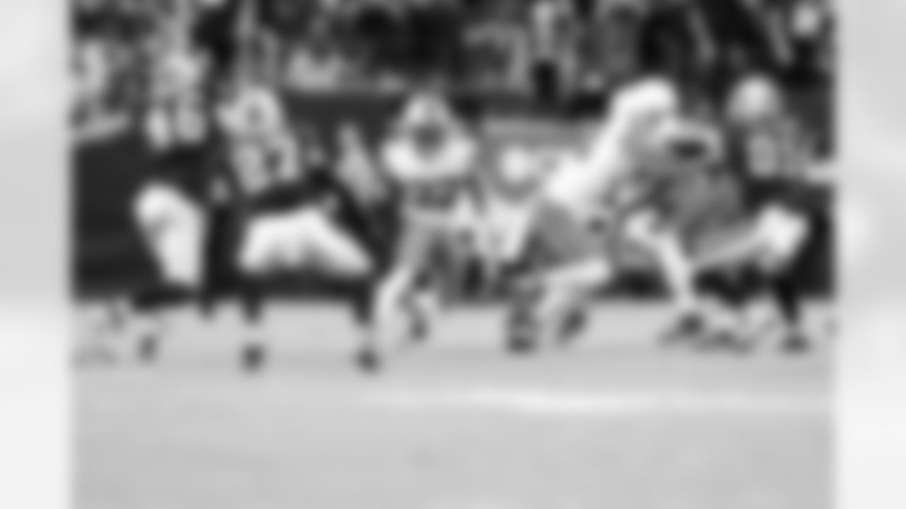 Running back Dylan Sampson (22) during a NFL football game between the Cleveland Browns and Las Vegas Raiders on November 23, 2025 at Allegiant Stadium.