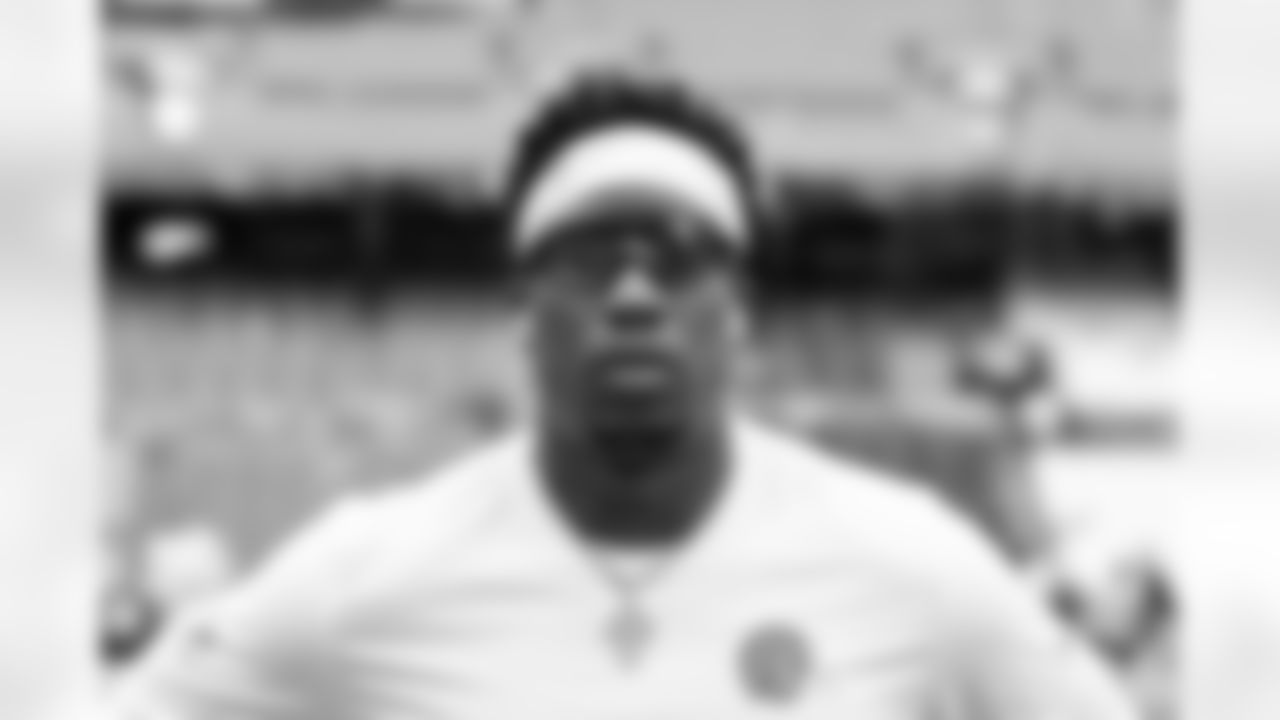 Defensive end K.J. Henry (52) before a preseason NFL football game between the Los Angeles Rams and Cleveland Browns on August 23, 2025 at Huntington Bank Field.