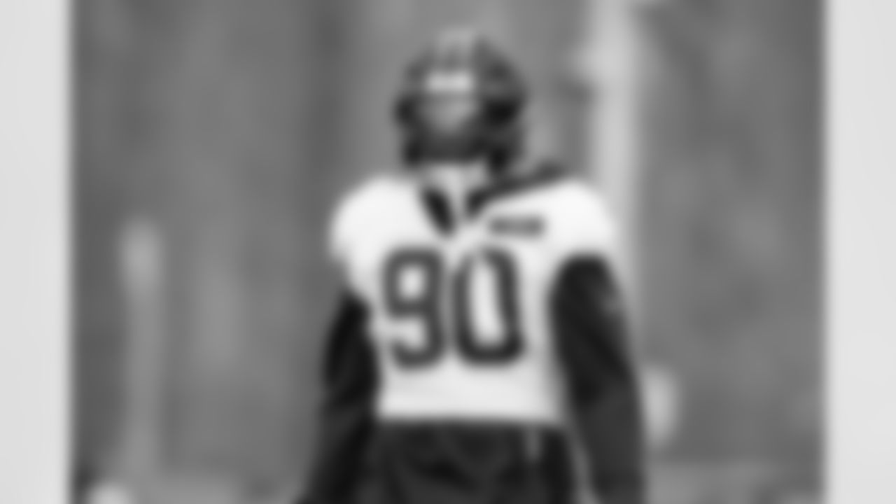 Defensive end K.J. Henry (90) during practice at CrossCountry Mortgage Campus on December 3, 2025.