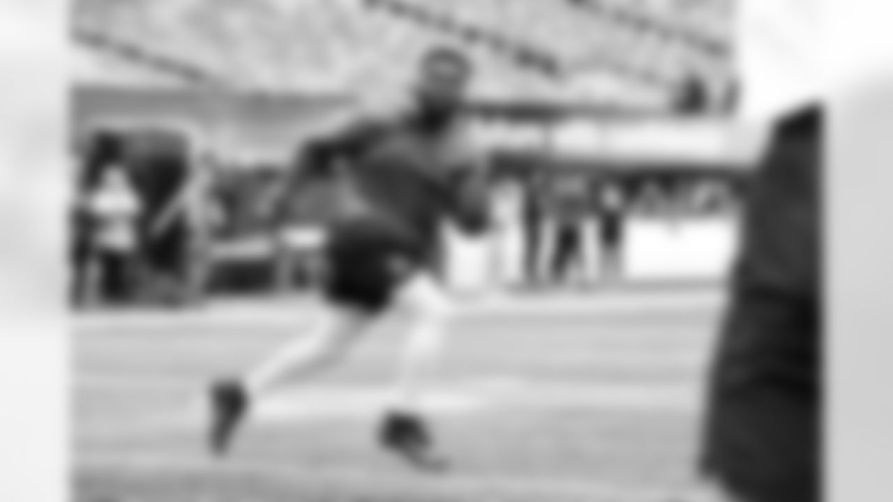 Running back Jerome Ford (34) before a NFL football game between the Cleveland Browns and New York Jets on November 9, 2025 at MetLife Stadium.