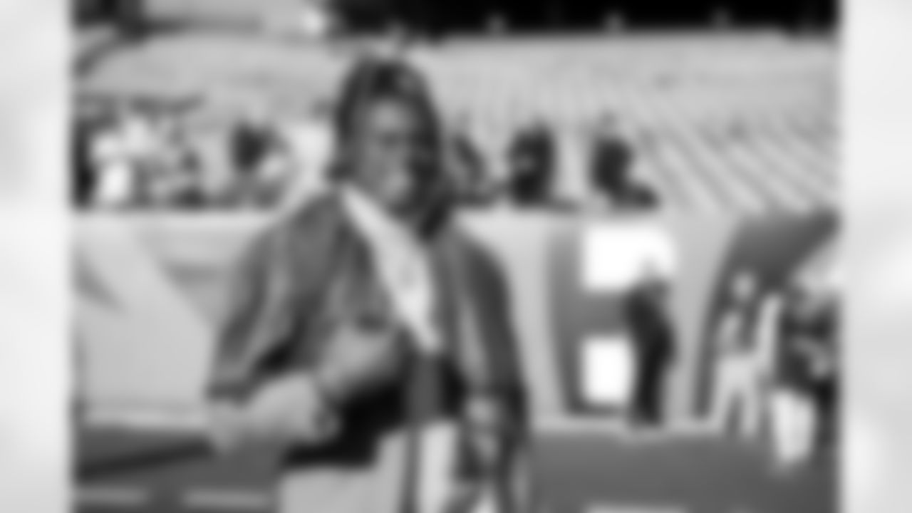 Tight end David Njoku (85) before a NFL football game between the Cleveland Browns and Cincinnati Bengals on January 4, 2026 at Paycor Stadium.