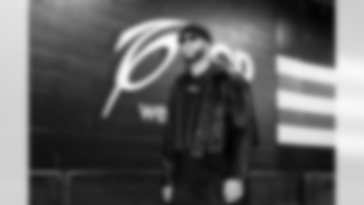 Tight end Sal Cannella (87) before a NFL football game between the Pittsburgh Steelers and Cleveland Browns on December 28, 2025 at Huntington Bank Field.