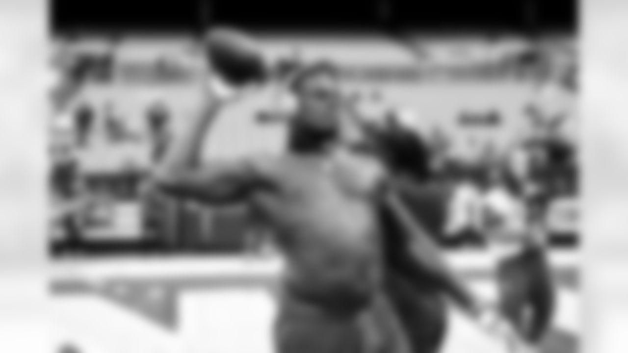 Tight end David Njoku (85) before a NFL football game between the Baltimore Ravens and Cleveland Browns on November 16, 2025 at Huntington Bank Field.