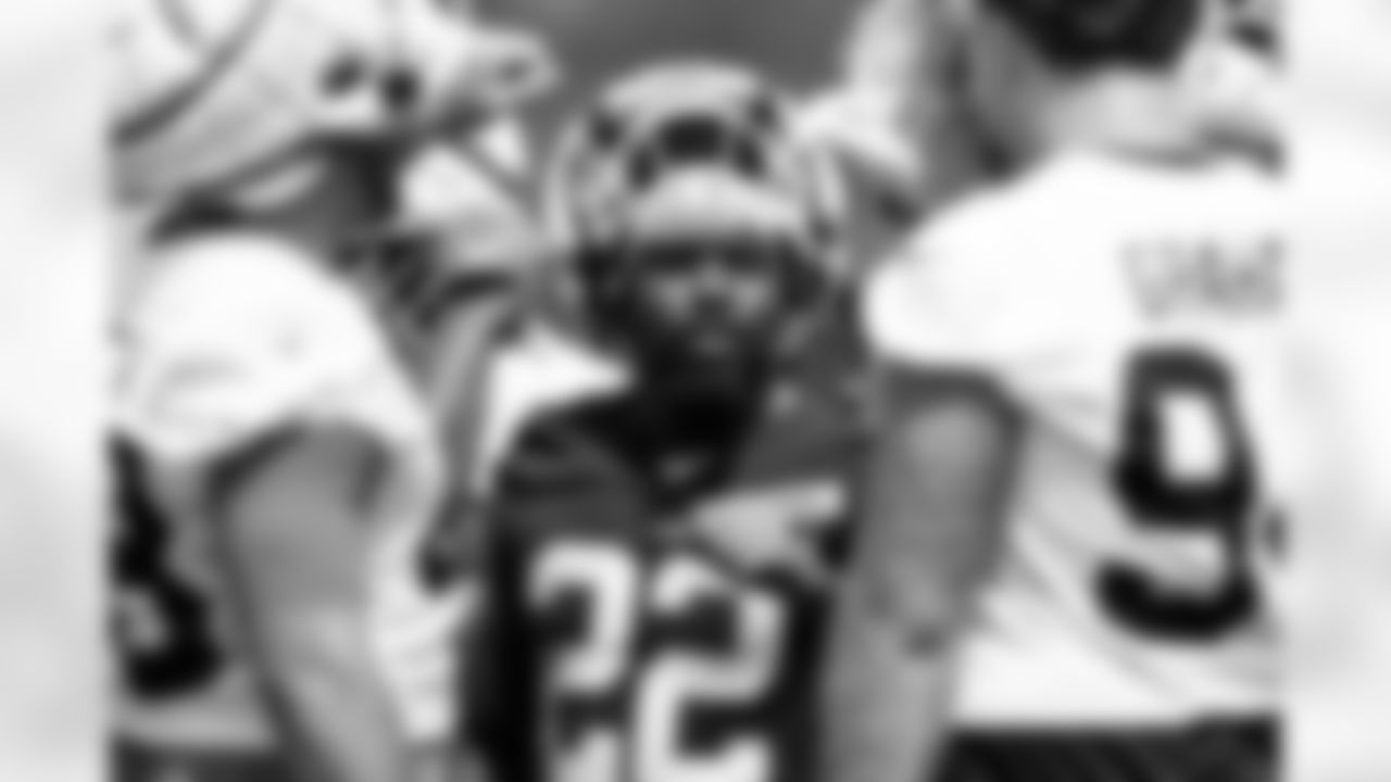 Running back Dylan Sampson (22)