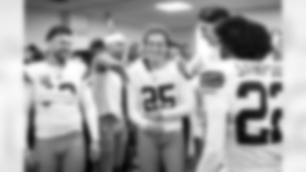 The Browns celebrate after a NFL football game between the Cleveland Browns and Cincinnati Bengals on January 4, 2026 at Paycor Stadium.