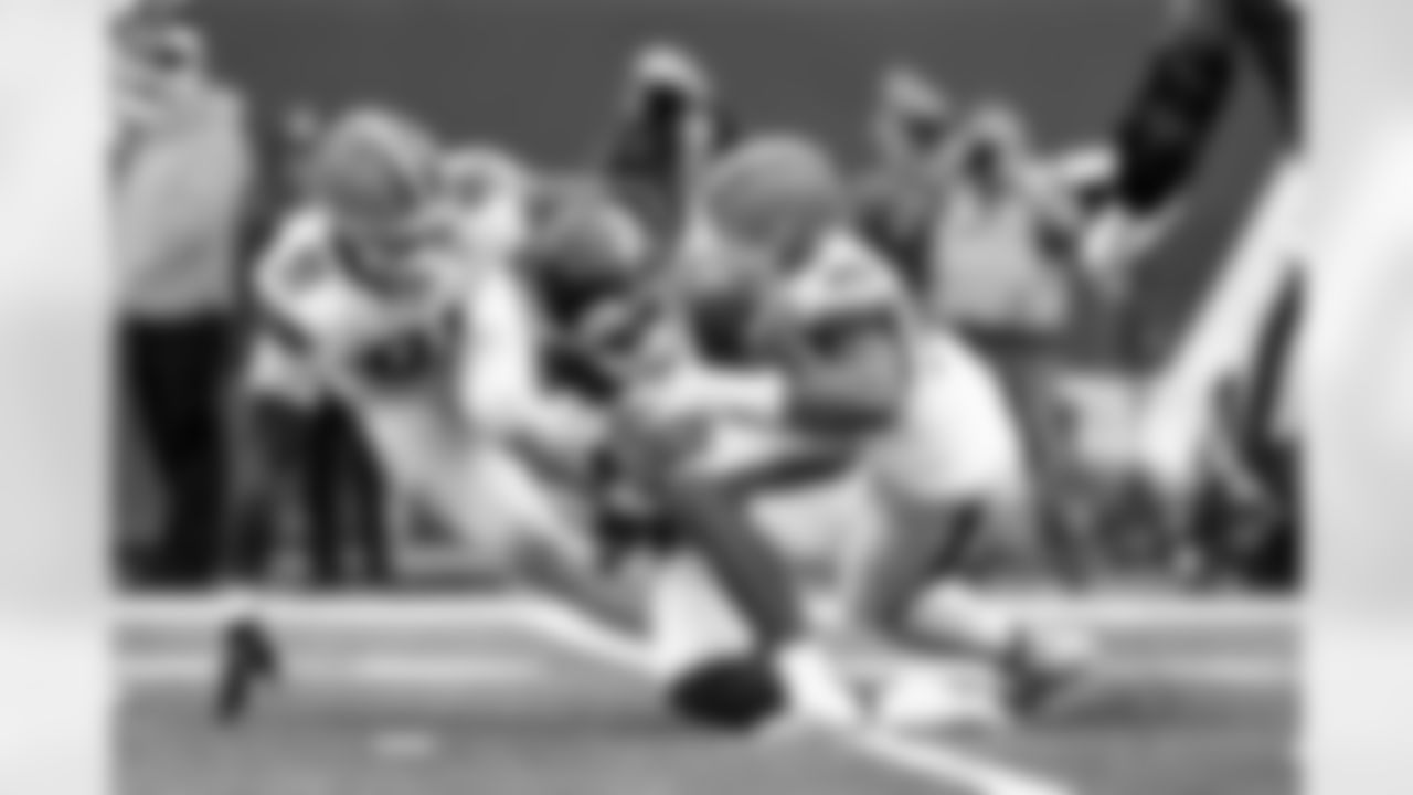 Defensive end Alex Wright (91) and Defensive end Myles Garrett (95) during a NFL football game between the Cleveland Browns and New York Jets on November 9, 2025 at MetLife Stadium.