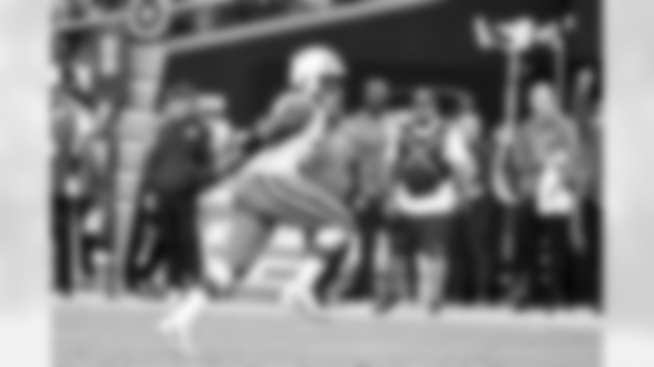 Linebacker Devin Bush (30) during a NFL football game between the Cleveland Browns and Las Vegas Raiders on November 23, 2025 at Allegiant Stadium.