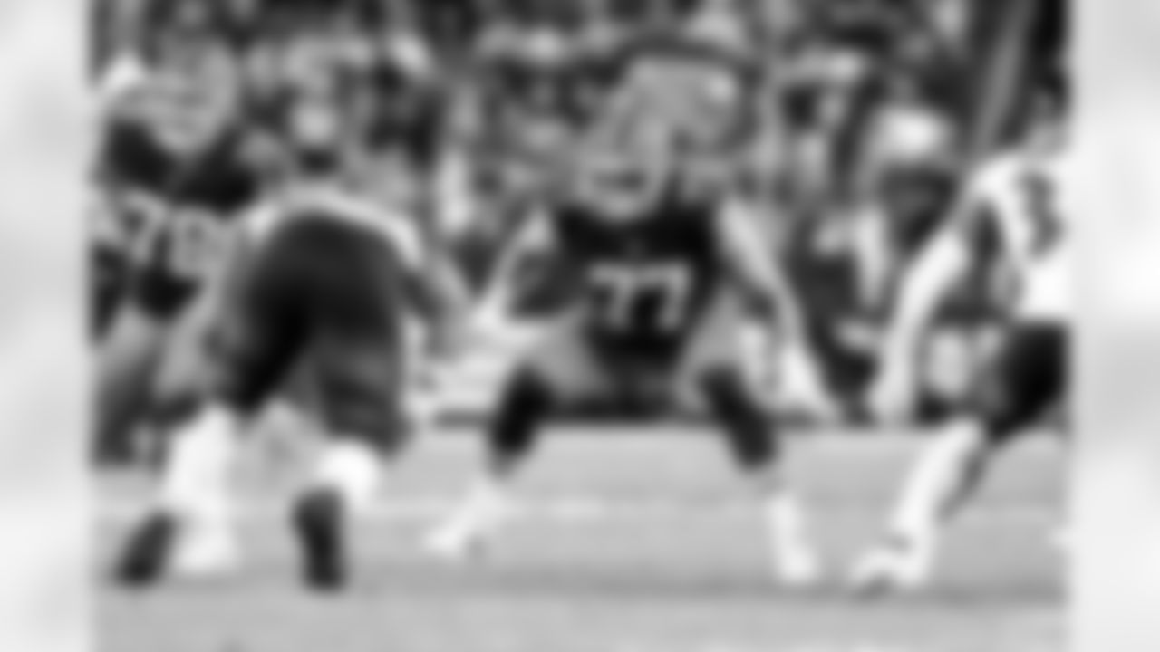 Offensive guard Wyatt Teller (77) during a NFL football game between the Baltimore Ravens and Cleveland Browns on November 16, 2025 at Huntington Bank Field.