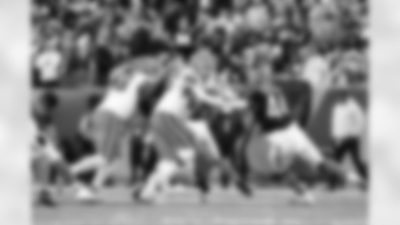 Offensive tackle Cam Robinson (68) and Offensive guard Joel Bitonio (75) during a NFL football game between the Cleveland Browns and Cincinnati Bengals on January 4, 2026 at Paycor Stadium.