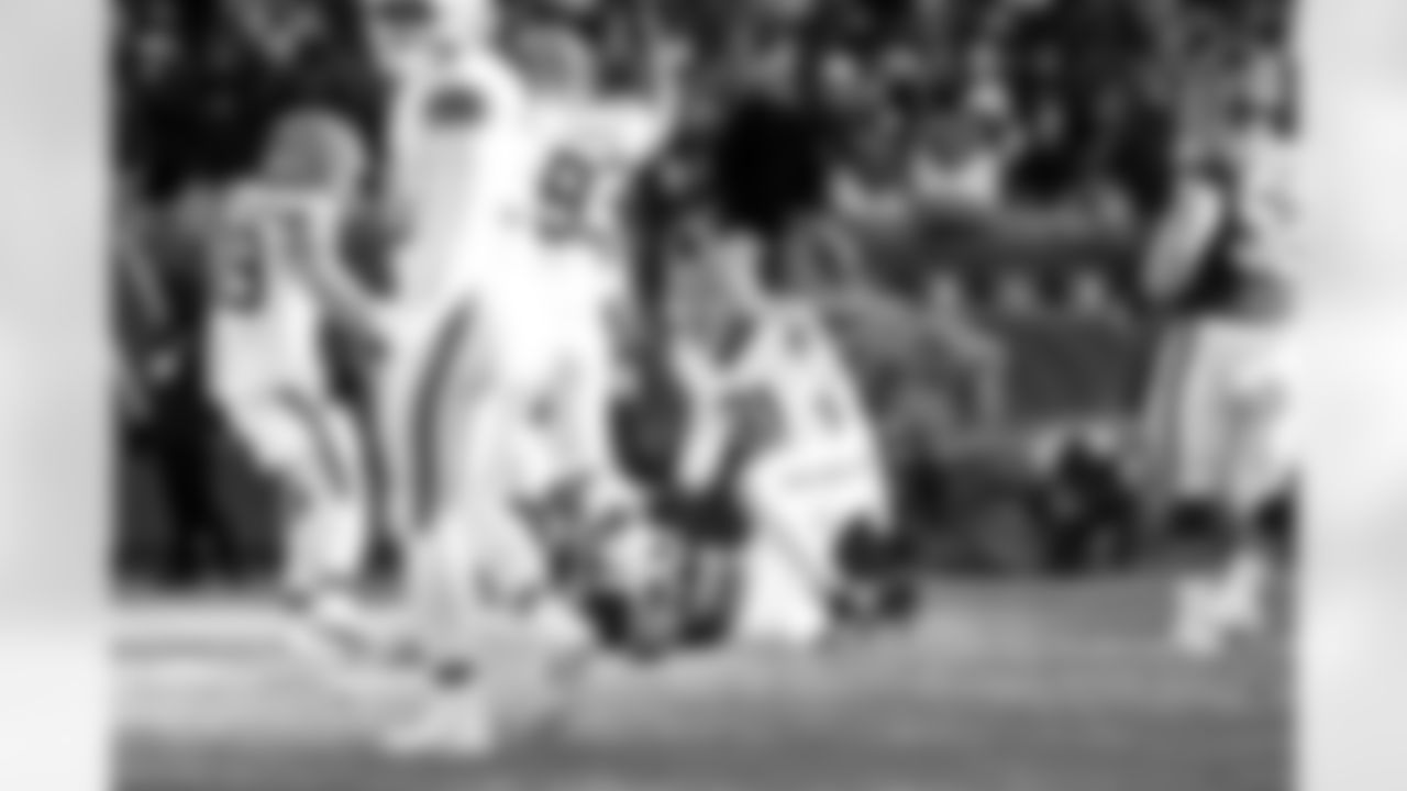 Defensive end Alex Wright (91) and Defensive tackle Shelby Harris (93) during a NFL football game between the Cleveland Browns and Chicago Bears on December 14, 2025 at Soldier Field.