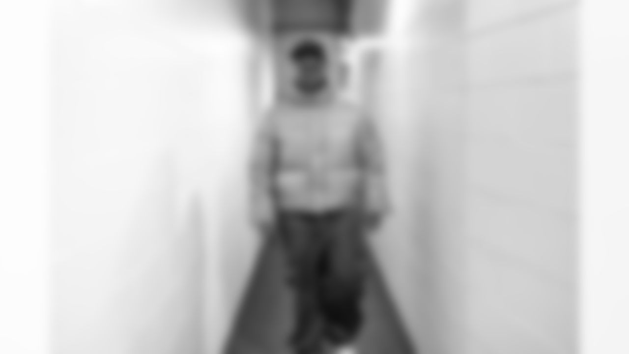 Defensive end Sam Kamara (92) before a NFL football game between the Cleveland Browns and Chicago Bears on December 14, 2025 at Soldier Field.