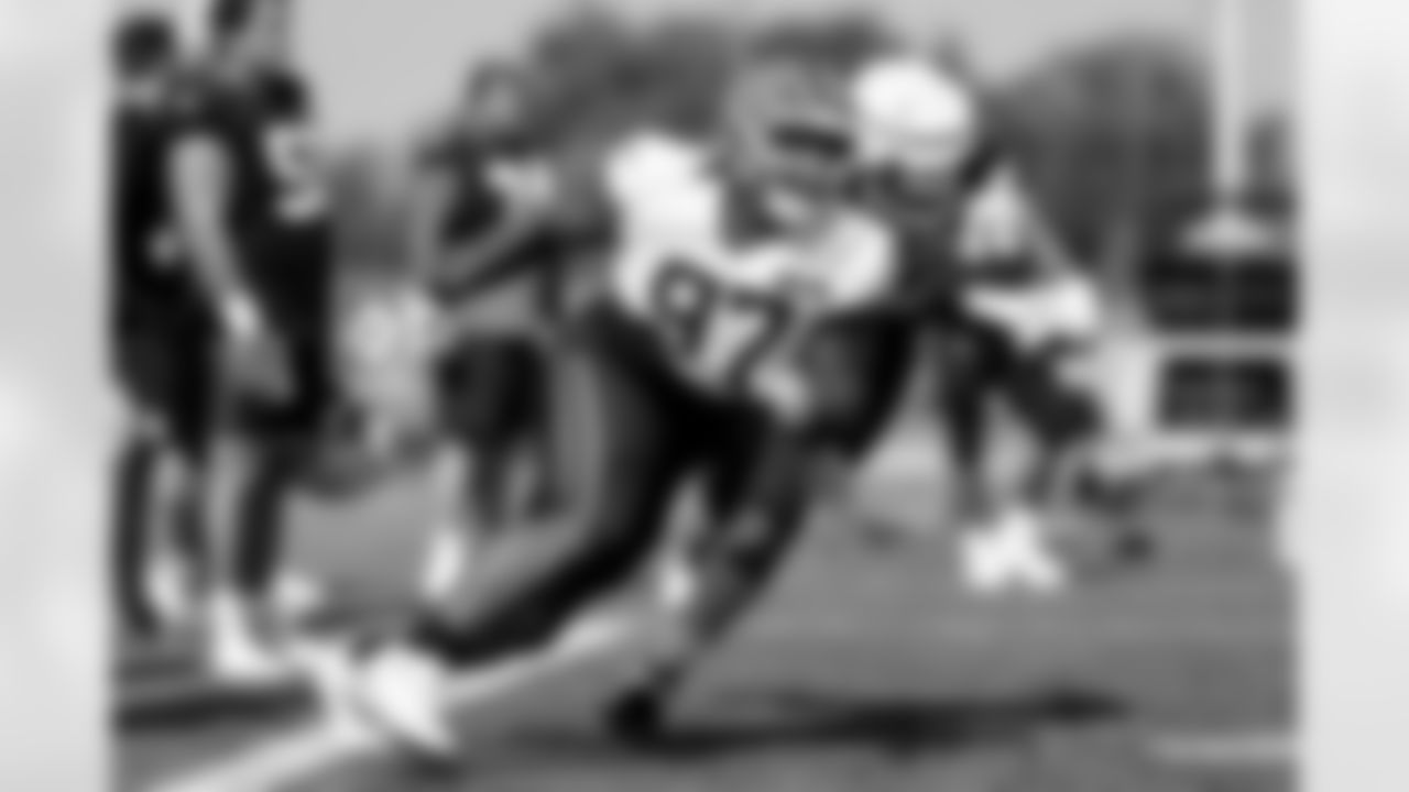 Defensive tackle Jowon Briggs (97)