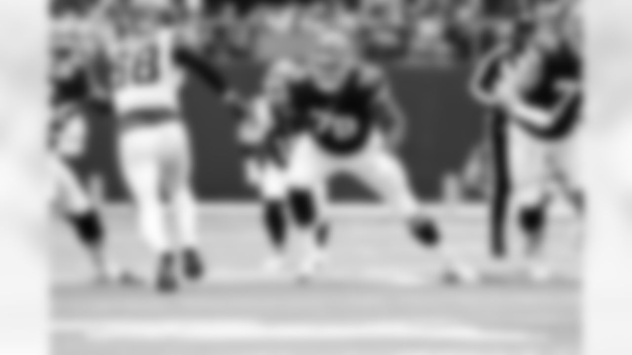 Offensive tackle Jack Conklin (78) during a NFL football game between the Minnesota Vikings and Cleveland Browns on October 5, 2025 at Tottenham Hotspur Stadium.