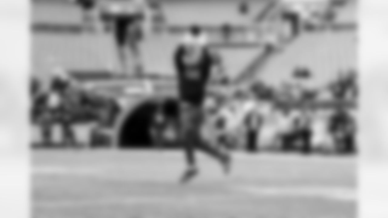 Tight end Blake Whiteheart (86) before a NFL football game between the Buffalo Bills and Cleveland Browns on December 21, 2025 at Huntington Bank Field.