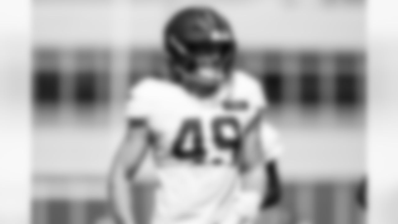Linebacker Carson Schwesinger (49) during practice at CrossCountry Mortgage Campus on September 17, 2025.