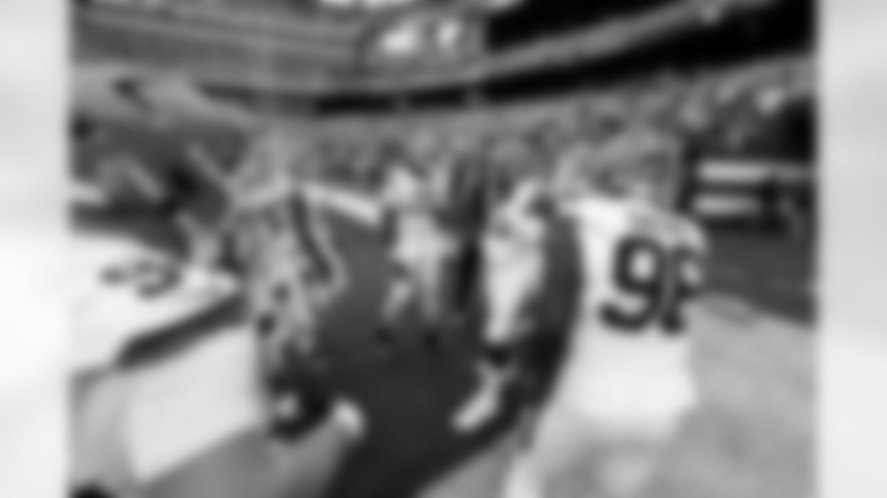 The defense before a NFL football game between the Cleveland Browns and New York Jets on November 9, 2025 at MetLife Stadium.