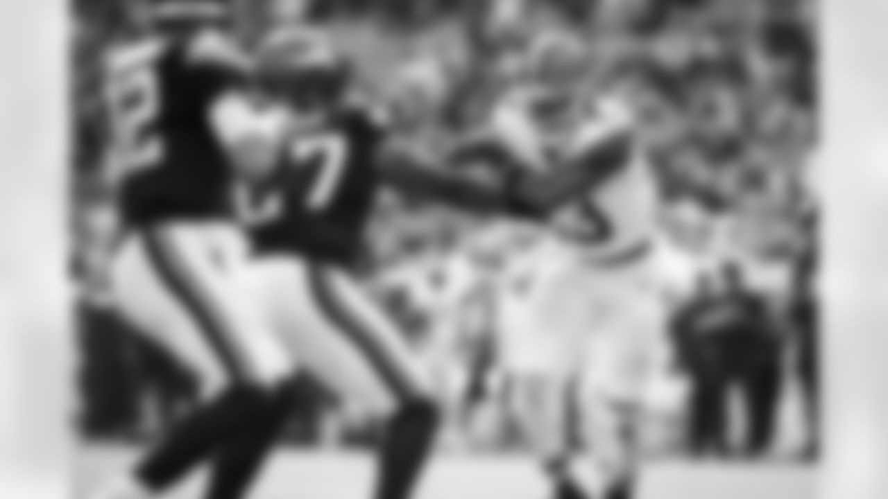 Linebacker Mohamoud Diabate (43) during a preseason NFL football game between the Minnesota Vikings and Cleveland Browns on August 17, 2024 at Cleveland Browns Stadium.