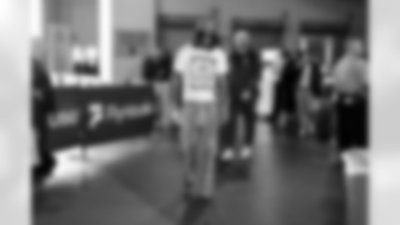 Safety Grant Delpit (9) before a NFL football game between the Cleveland Browns and New York Jets on November 9, 2025 at MetLife Stadium.