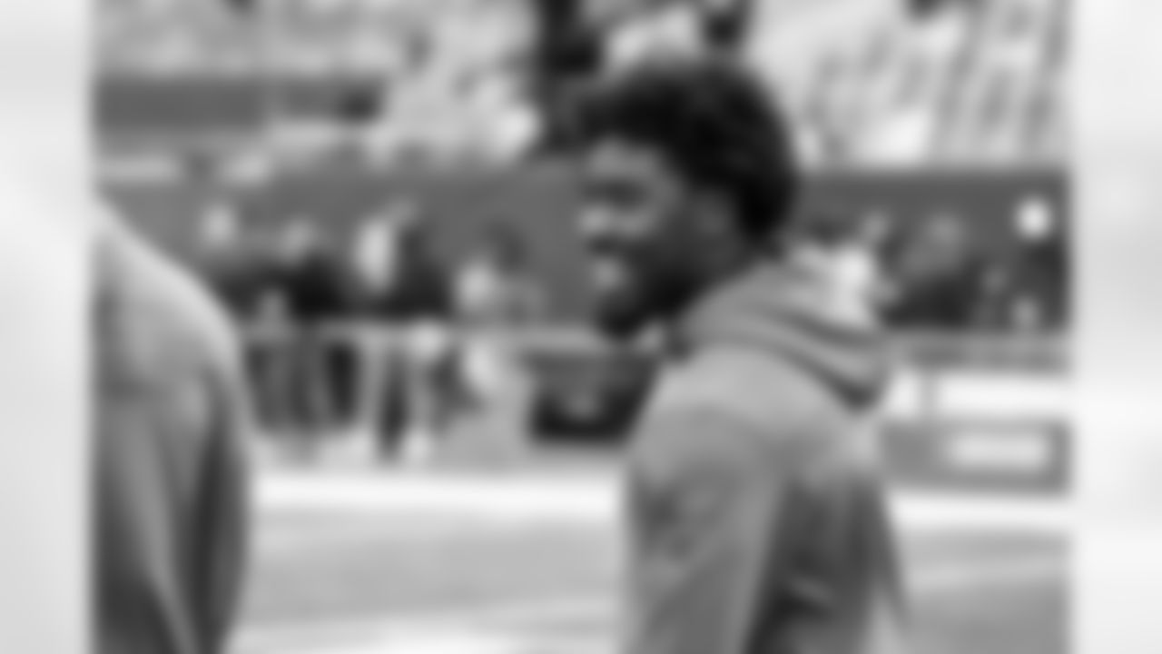 Running back Dylan Sampson (22) before a NFL football game between the Cleveland Browns and New York Jets on November 9, 2025 at MetLife Stadium.