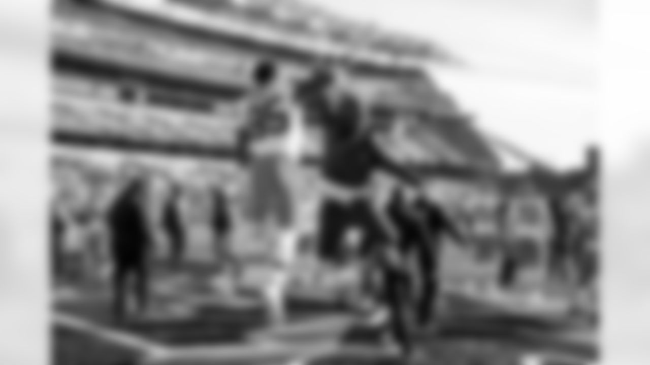 Defensive end Myles Garrett (95) and Tight end David Njoku (85) before a NFL football game between the Cleveland Browns and Cincinnati Bengals on January 4, 2026 at Paycor Stadium.