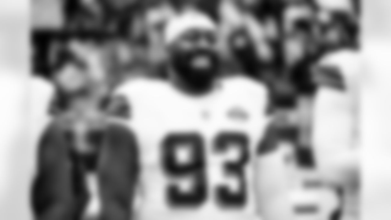 Defensive tackle Shelby Harris (93)