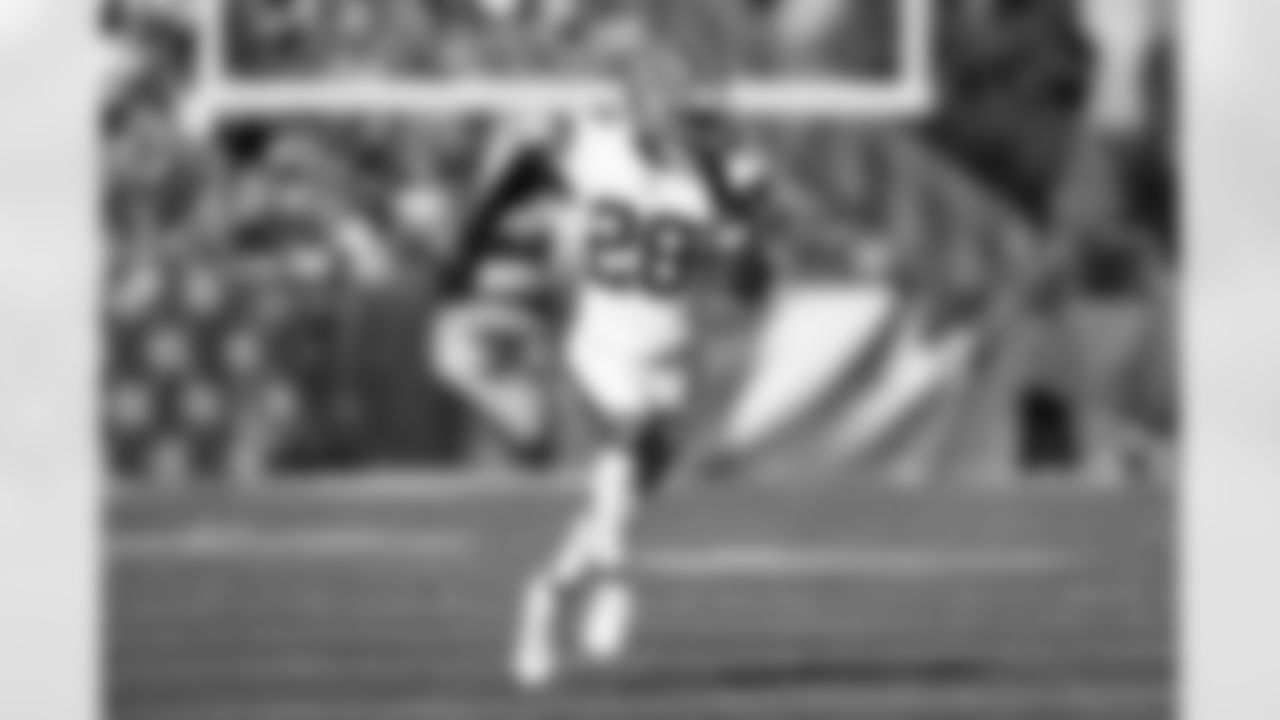 Cornerback Tre Avery (28)