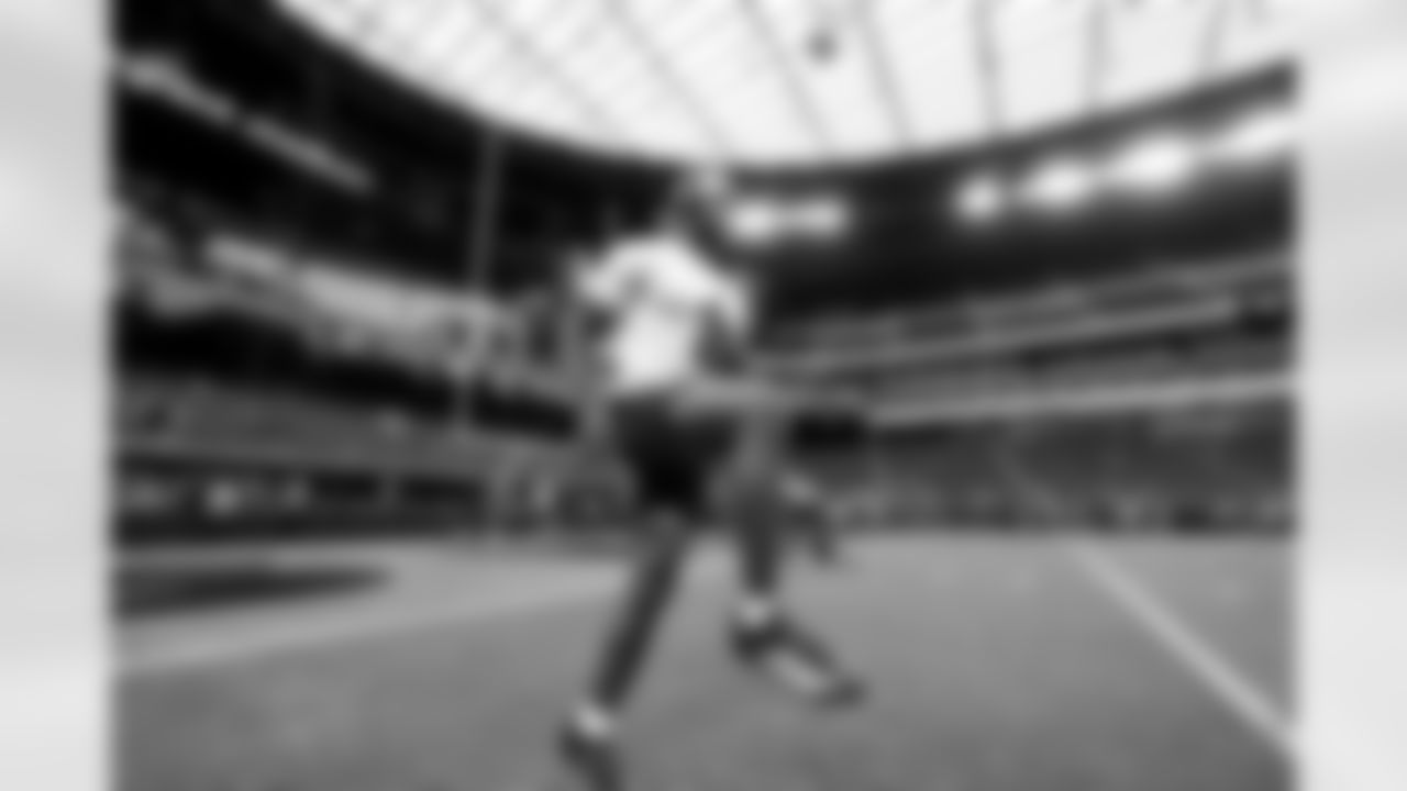 Wide receiver Malachi Corley (83) before a NFL football game between the Cleveland Browns and Las Vegas Raiders on November 23, 2025 at Allegiant Stadium.