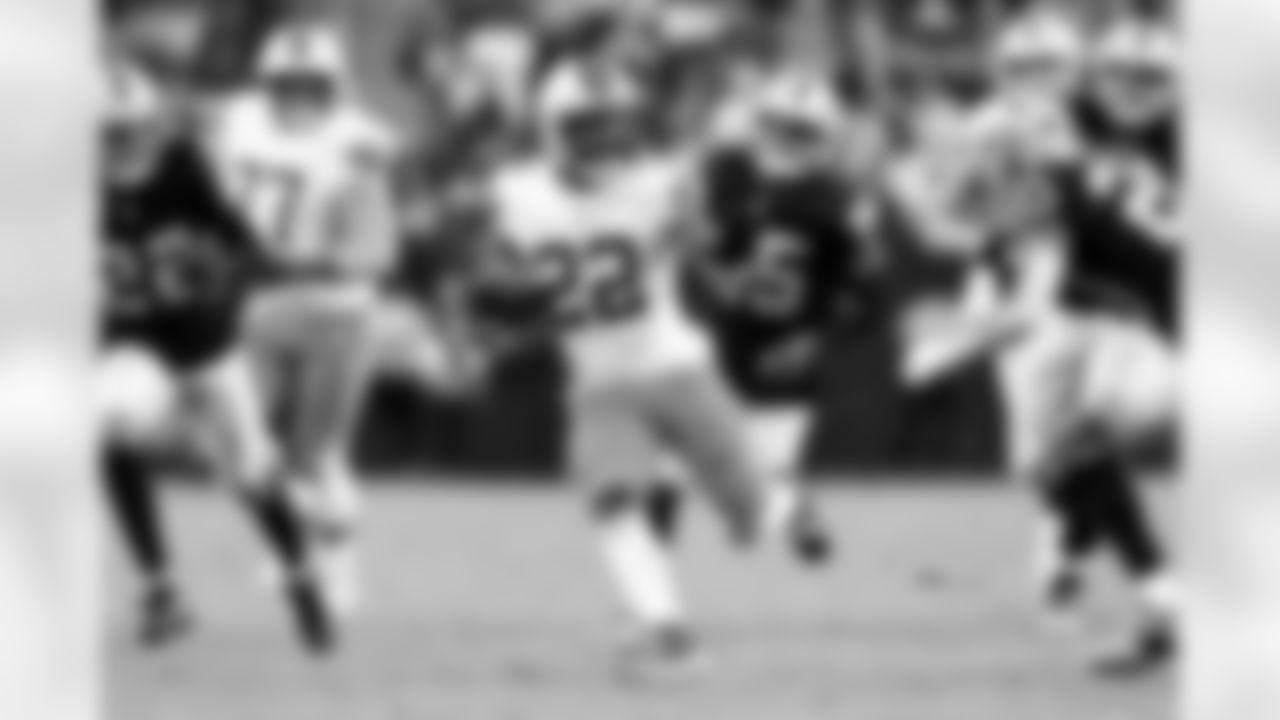 Running back Dylan Sampson (22) during a NFL football game between the Cleveland Browns and Las Vegas Raiders on November 23, 2025 at Allegiant Stadium.