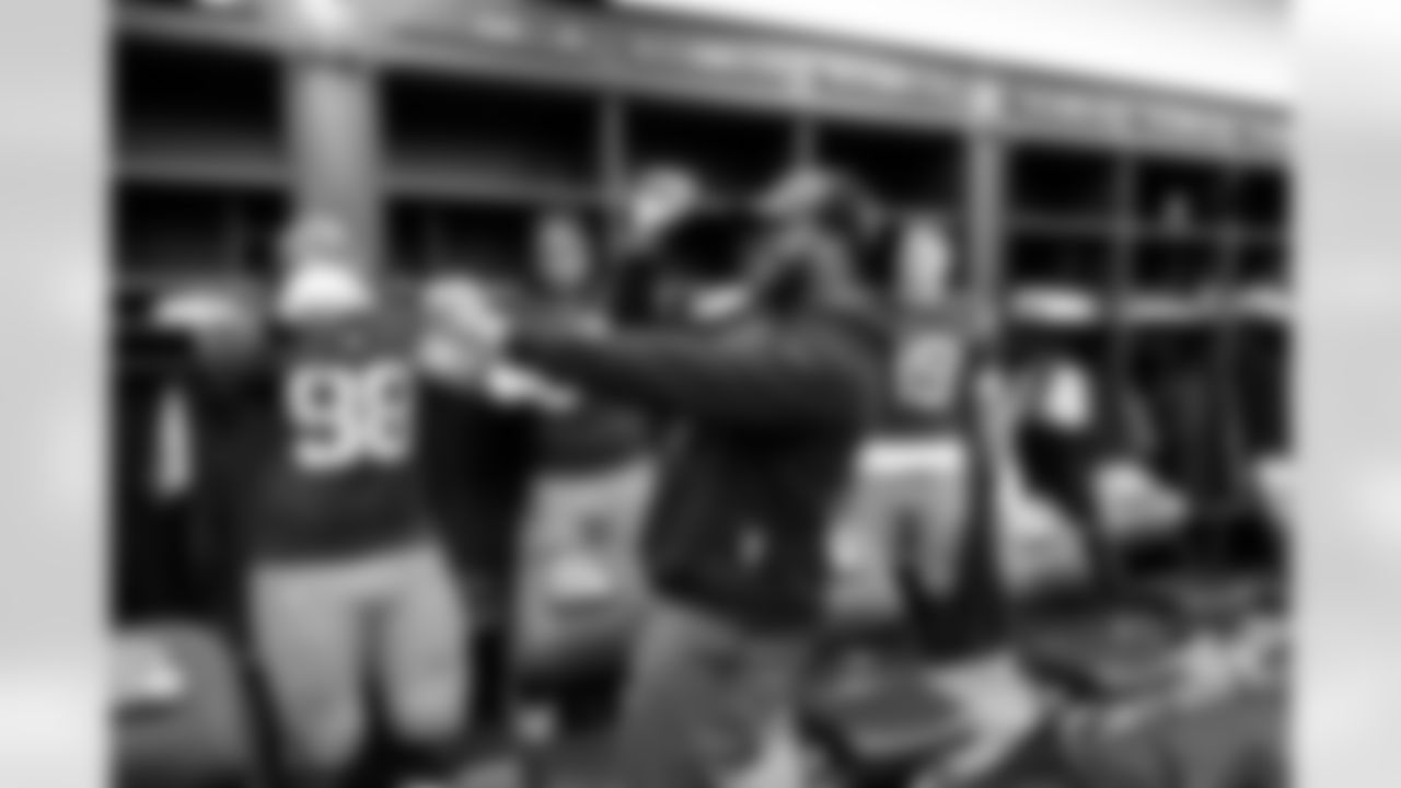 The Browns celebrate after a NFL football game between the Pittsburgh Steelers and Cleveland Browns on December 28, 2025 at Huntington Bank Field.