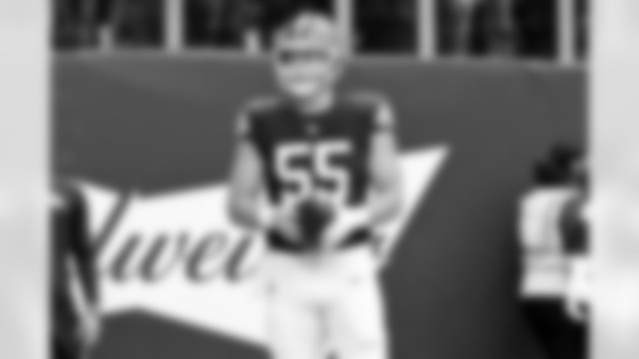 Center Ethan Pocic (55) before a NFL football game between the Minnesota Vikings and Cleveland Browns on October 5, 2025 at Tottenham Hotspur Stadium.