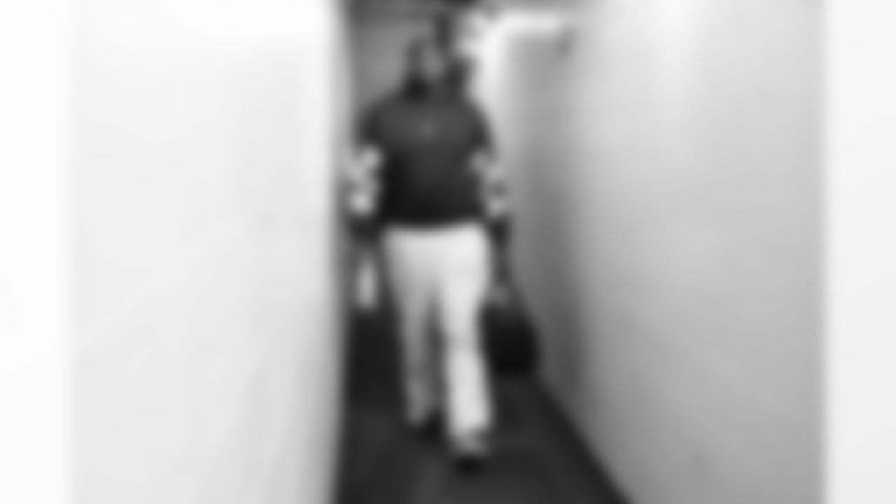 Offensive tackle Cornelius Lucas (71) before a NFL football game between the Cleveland Browns and Chicago Bears on December 14, 2025 at Soldier Field.