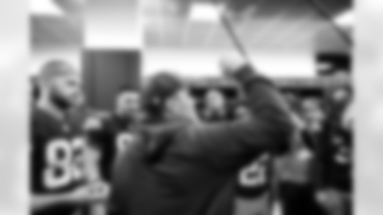 The Browns celebrate after a NFL football game between the Pittsburgh Steelers and Cleveland Browns on December 28, 2025 at Huntington Bank Field.