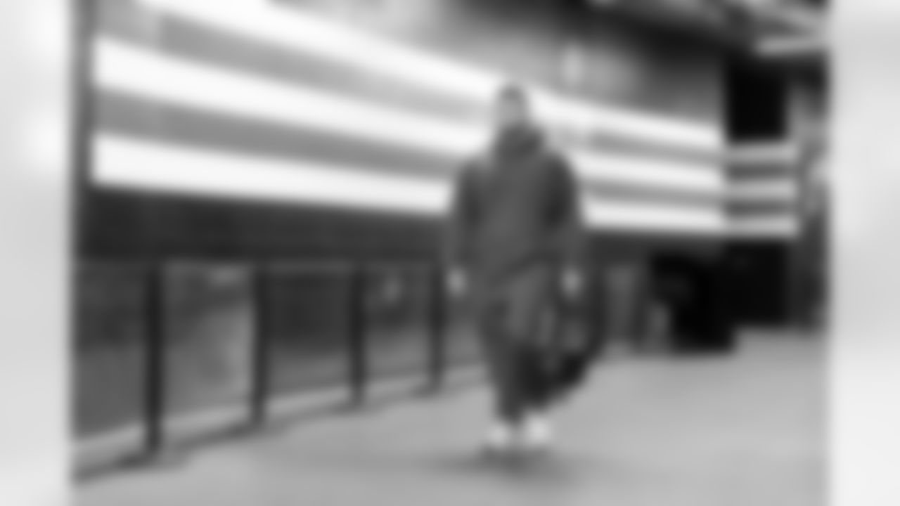 Offensive guard Zak Zinter (70) before a NFL football game between the Pittsburgh Steelers and Cleveland Browns on December 28, 2025 at Huntington Bank Field.