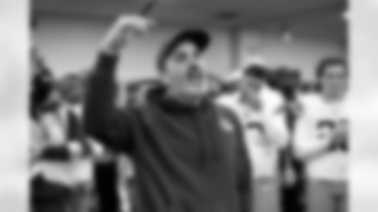 The Browns celebrate after a NFL football game between the Cleveland Browns and Cincinnati Bengals on January 4, 2026 at Paycor Stadium.