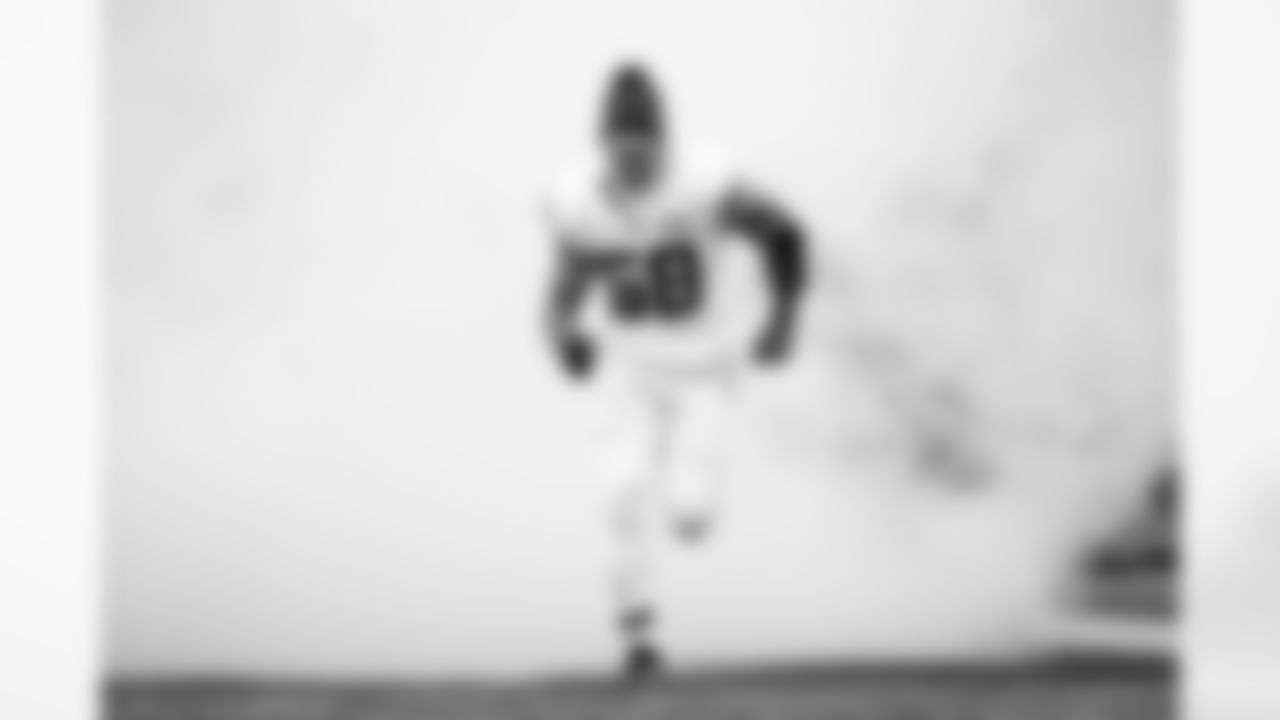 Linebacker Jordan Hicks (58)