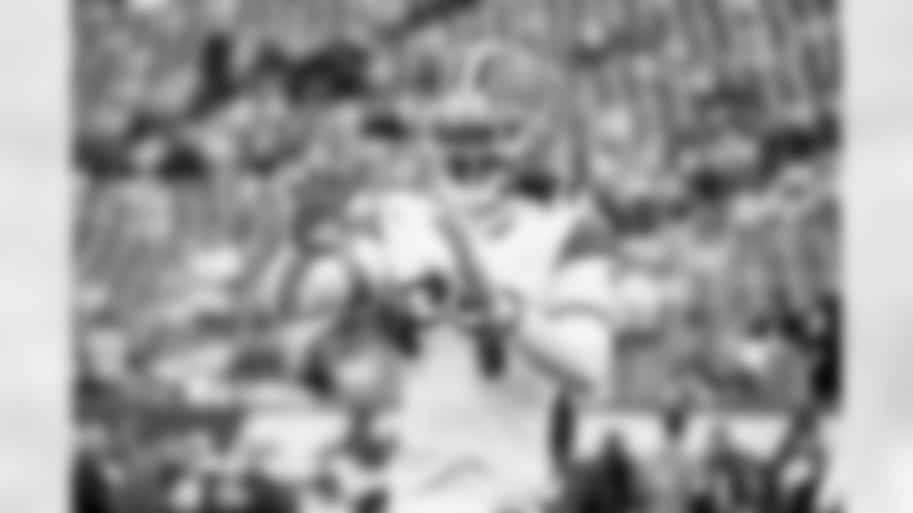 Safety Ronnie Hickman Jr. (33) before a NFL football game between the Cleveland Browns and New York Jets on November 9, 2025 at MetLife Stadium.